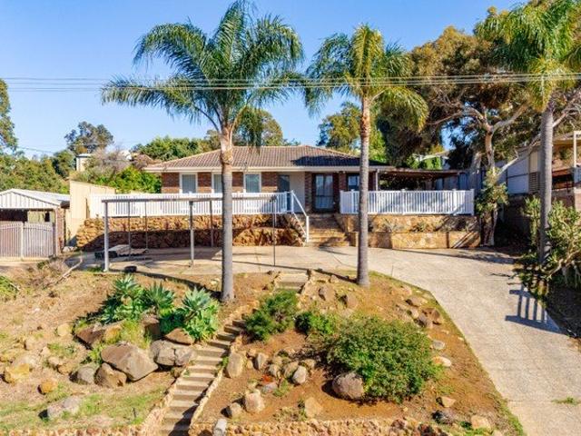Renovated home with views of Darling Ranges