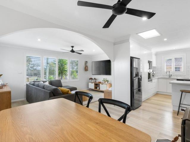 RENOVATED HOME + BIG SHED ON 1148sqm