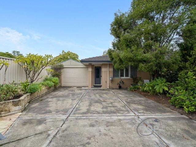ALL OFFERS! RENOVATED HOME CLOSE TO SOUTHLANDS & SCHOOLS!