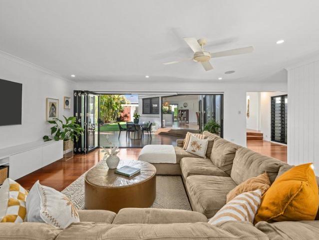 Renovated Home In The Heart of Mermaid Waters