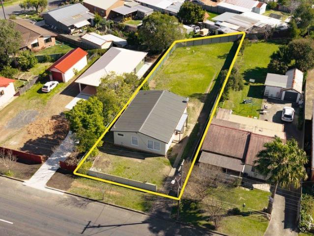 Dual Living Renovated Home in the Heart of Nowra
