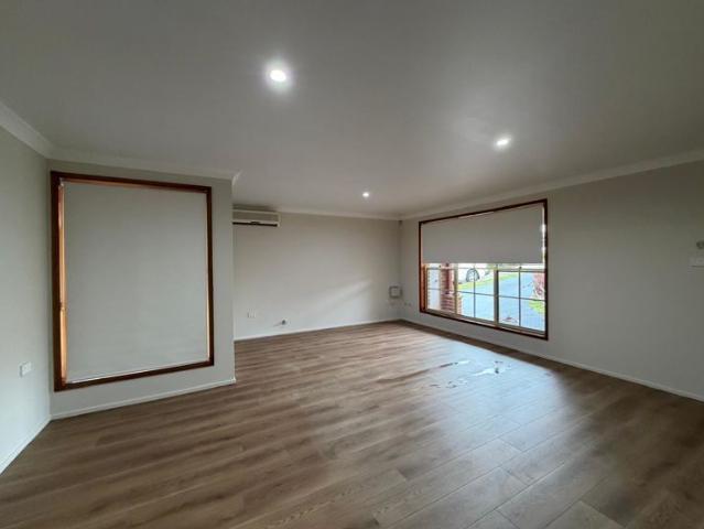 RENOVATED HOME IN A CONVENIENT LOCATION !