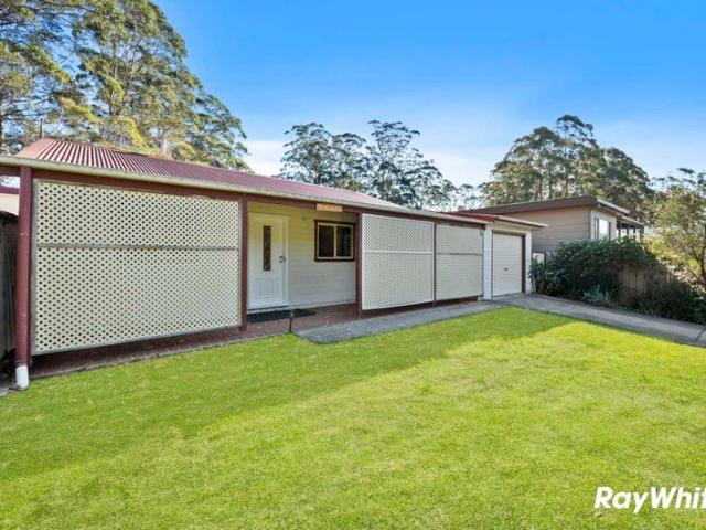 Renovated home in excellent condition located in tranquil Fishermans Paradise