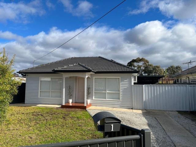 Renovated Home in Quiet Court Walk to Station, Shops & Schools