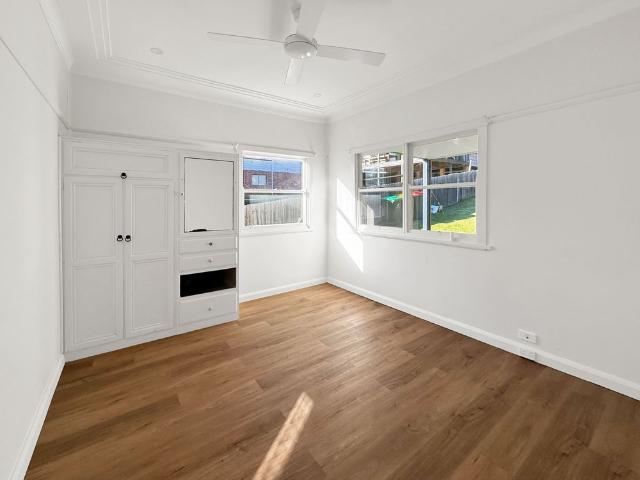 RENOVATED HOME OFFERING MODERN COMFORT & LAKESIDE LIVING