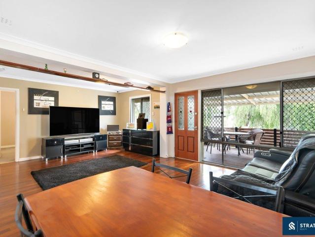 Renovated Home on 711sqm Cul de Sac Block with Retain & Build Subdivision Potential!