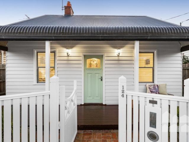 Renovated heritage charmer in a superb walk to the village location