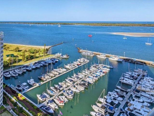 MASSIVE PRICE REDUCTION. SELLERS BOUGHT ELSEWHERE, 21ST FLOOR STUNNING NEVER TO BE BUILT OUT VIEWS