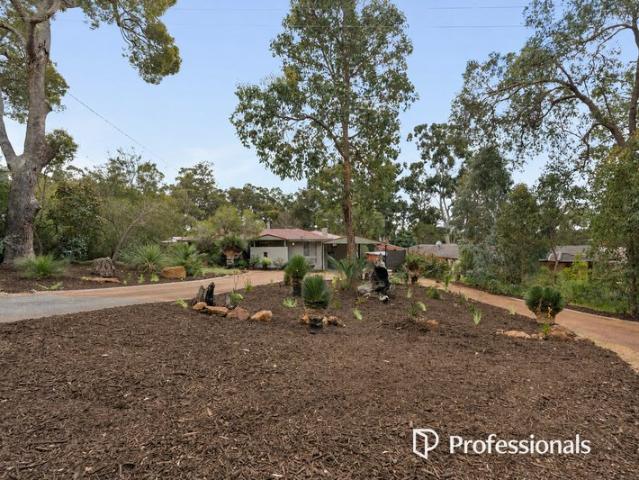 Renovated Hills Living Backing Onto Jorgensen Park