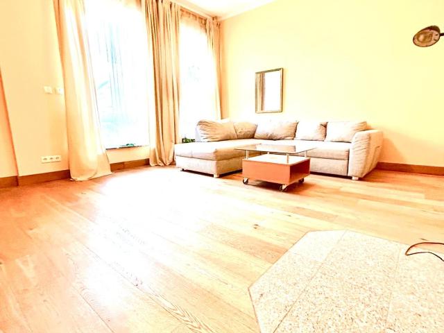 Renovated historic apartment with garden in Düsseldorf, Dusseldorf Amsterdam Apartments for Rent