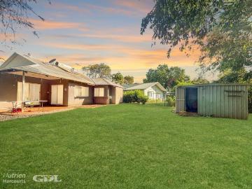 House for sale in Katherine County - Garden