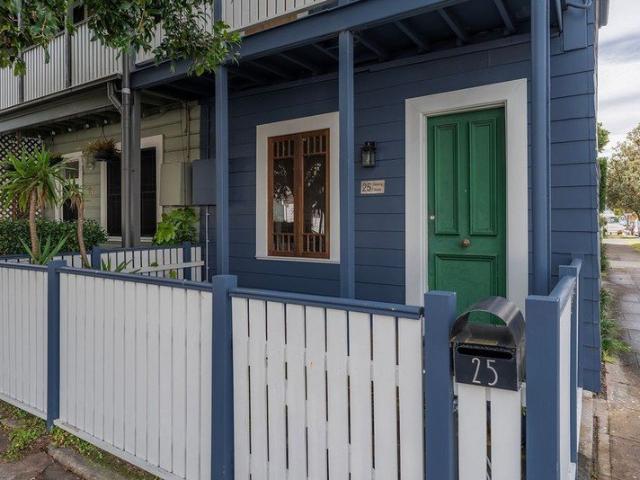 Renovated Inner City Terrace A Modern Masterpiece of Style and Convenience