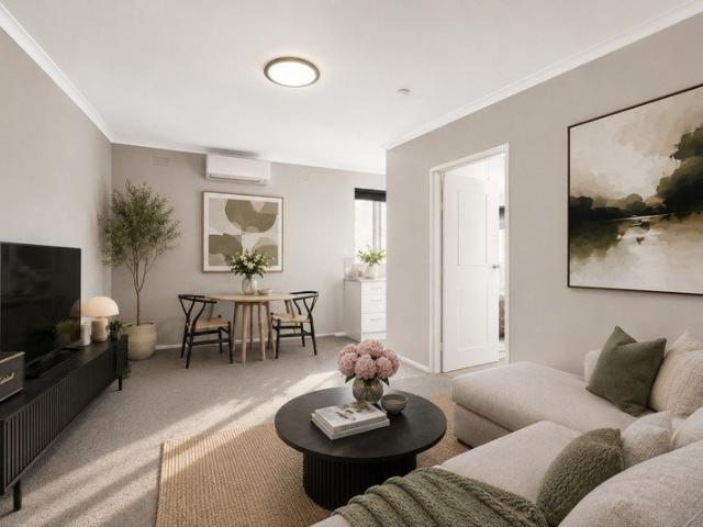 Renovated One Bedroom Apartment in an Exceptional Lifestyle Location