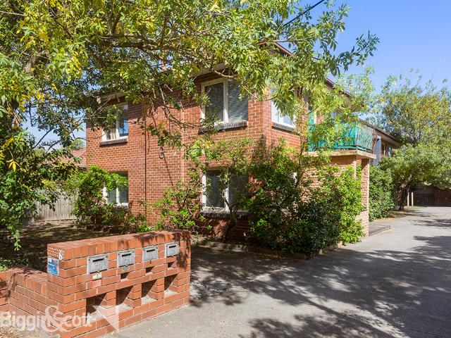 Renovated One Bedroom Apartment Located Just Minutes To Chadstone