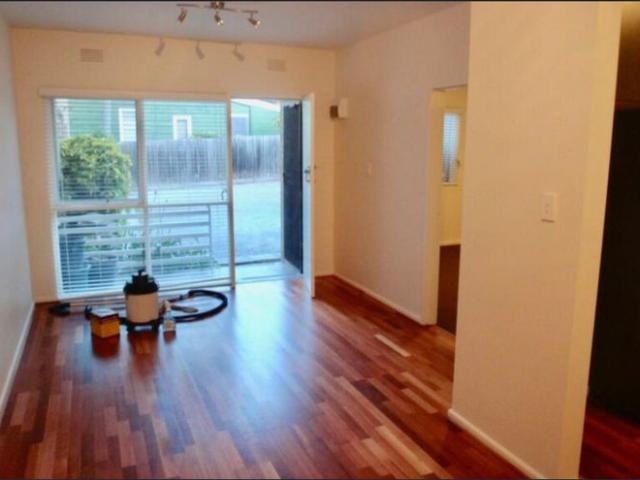 renovated one bedroom ground floor unit in Hawthorn East
