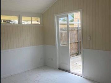 Renovated One Bedroom Flat with Expansive Private Courtyard