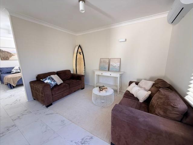 Renovated One Bedroom Flat with Garden Setting