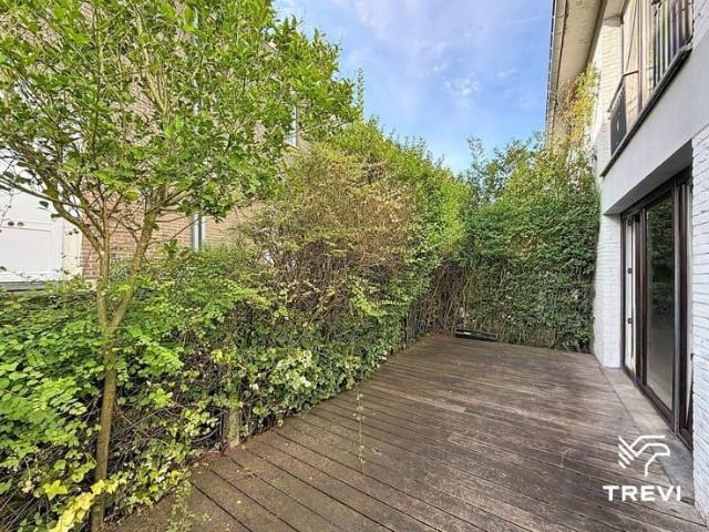 Renovated one bedroom flat with parking space