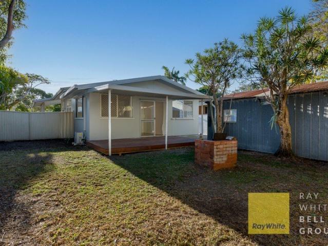 Renovated One Bedroom Flat in Convenient Southport Location