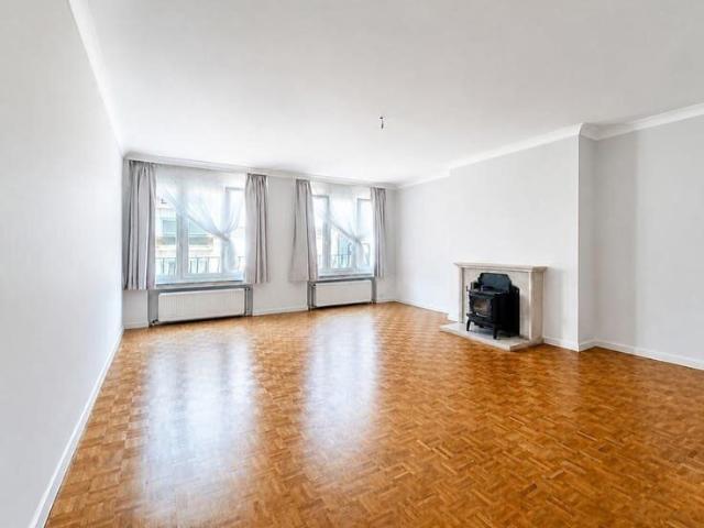 Renovated one bedroom flat near Forest Park