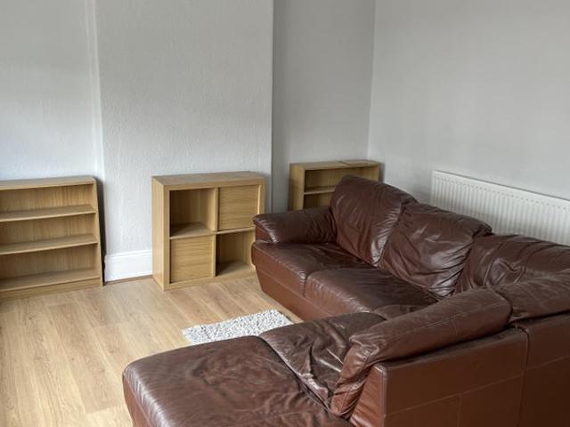Renovated One Bedroom Flat on Palatine Road