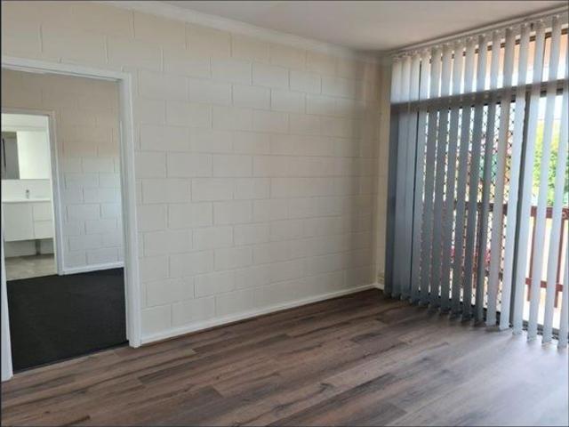 Renovated One Bedroom Unit Close to Beach!