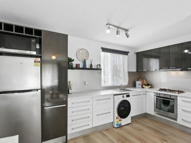Renovated one bedroom unit directly opposite Hyde Park
