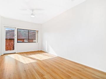 RENOVATED ONE BEDROOM UNIT IN PRIME LOCATION