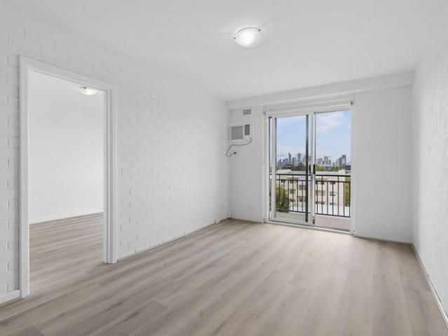 Renovated One Bedroom Unit in Security Block
