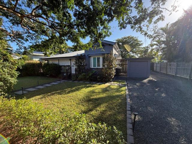 Renovated Oasis with Entertainer's Flair