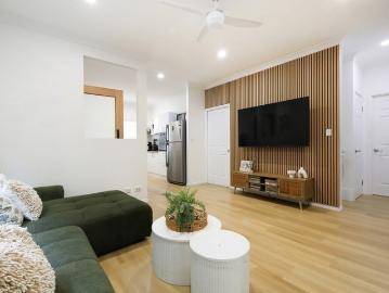 Renovated Low Maintenance Lifestyle in Prime Varsity Lakes Location