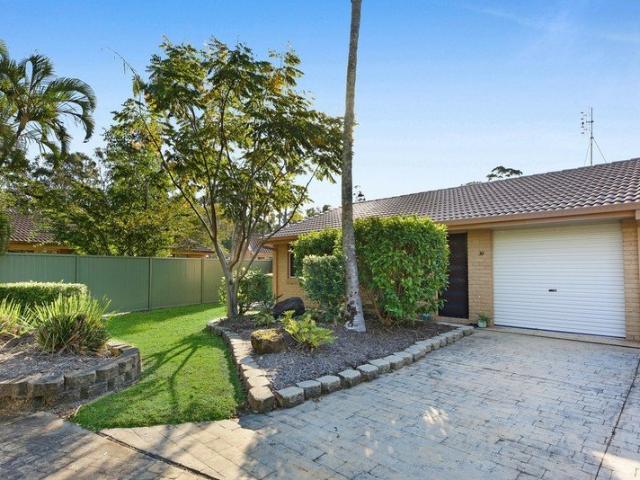 Renovated, Low Maintenance Living in a Prime Coombabah Location