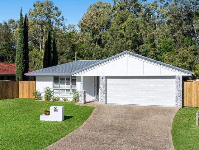 Renovated Low Set Living Backing onto Nature