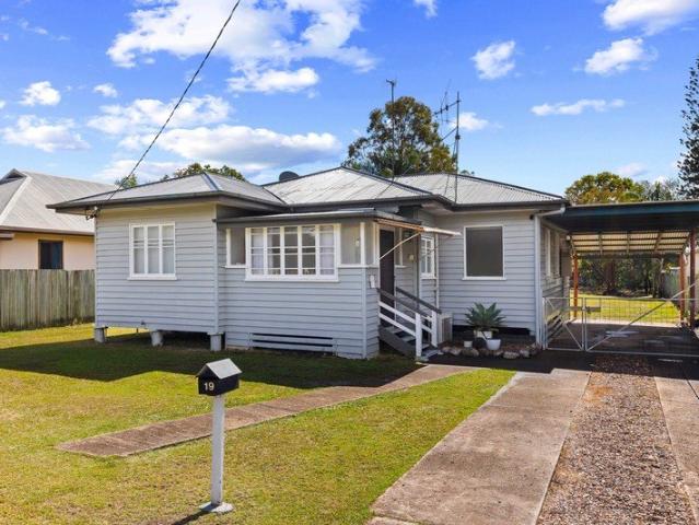 Renovated, Low set Queenslander with Shed