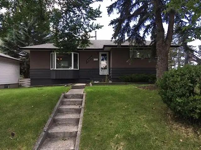 Renovated Lower Suite Glenbrook Great SW Location, Best Value