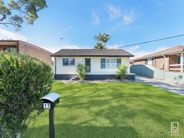 Renovated Lakeside Entertainer on Generous 556 sqm Block