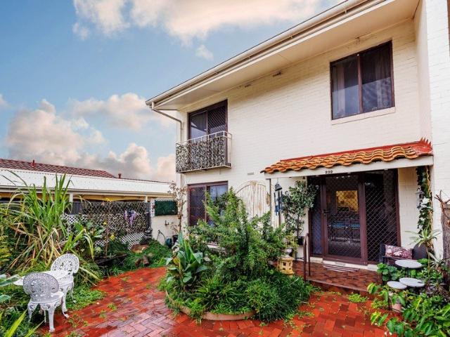 Renovated Lakeside Townhouse Offering Lifestyle, Comfort & Convenience