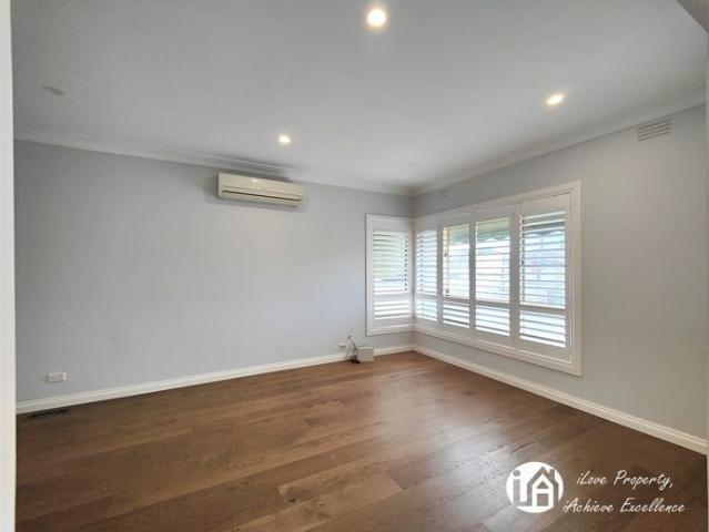 RENOVATED LIVING CLOSE TO MONASH!