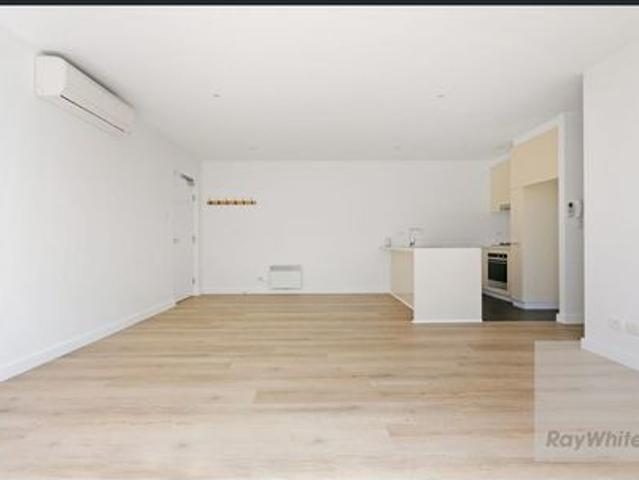 Renovated Living in the Uni Hill Estate