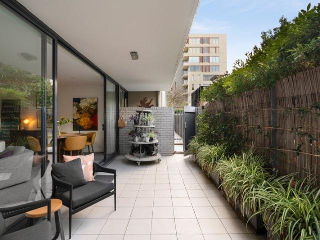 Renovated Luxury with HUGE Terrace and Garden Access