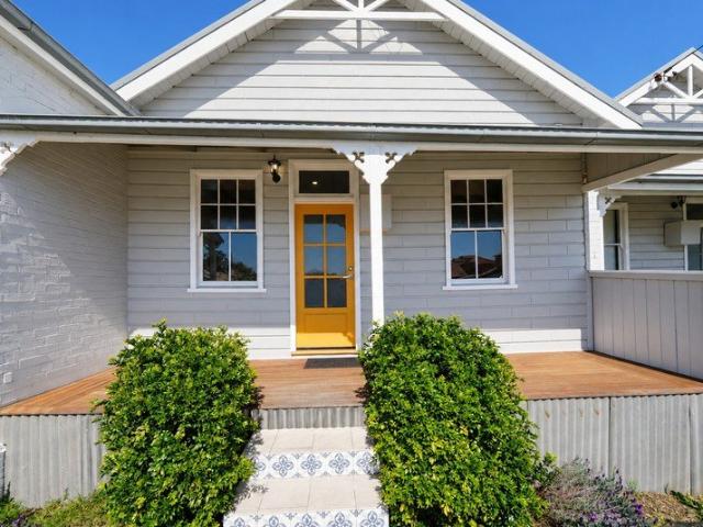 RENOVATED MODERN COUNTRY COTTAGE