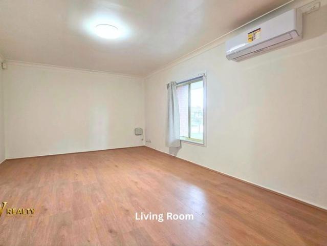 Renovated Modern Four Bedrooms House For Lease