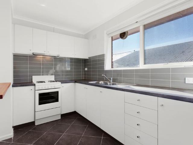 Renovated Modern 1 Bedroom Apartment!