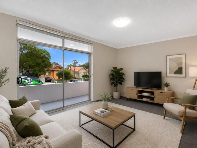 RENOVATED MODERN 2 BEDROOM APARTMENT WITH LUG!