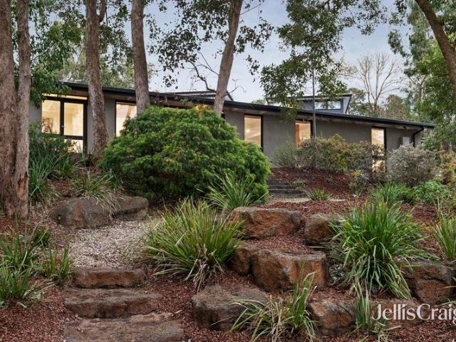 Renovated mid century appeal on 796m2