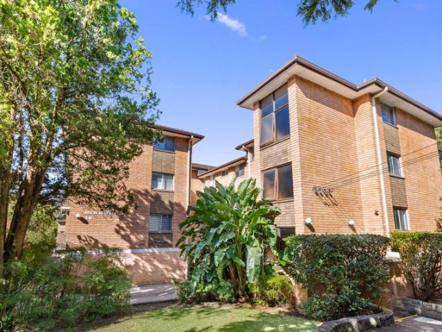 Renovated North Facing Apartment in a Popular Street close to Waterfront Parks