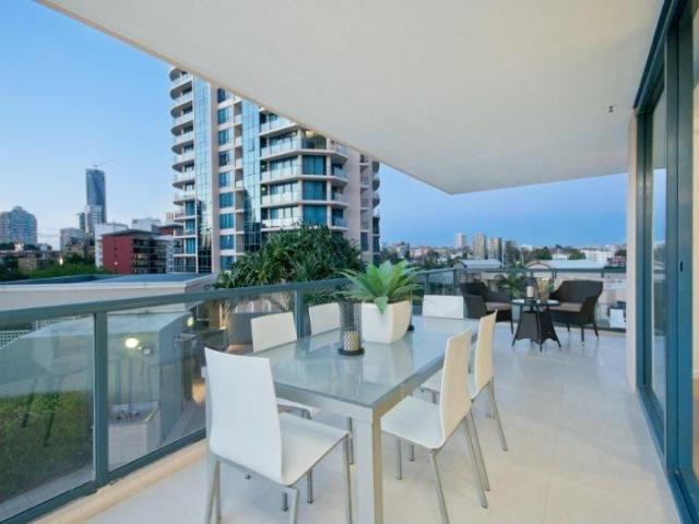 Renovated North Facing Waterfront Living in the Heart of Dockside