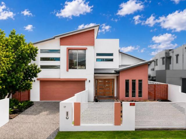 RENOVATED, NORTH FACING WATERFRONT WITH CARAVAN SPACE