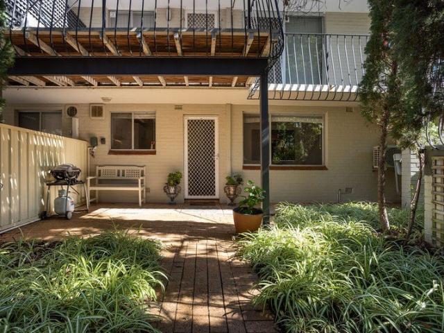 Renovated & Secure 2 Bedroom Unit with Leafy surrounds for Rent!