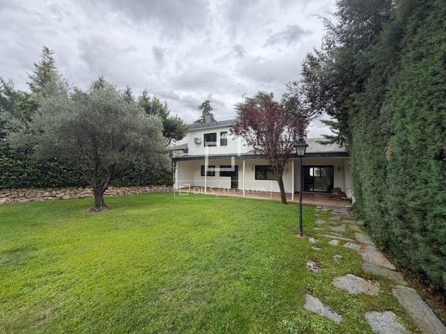 Renovated semi detached house with private garden in an exclusive gated community in La Moraleja